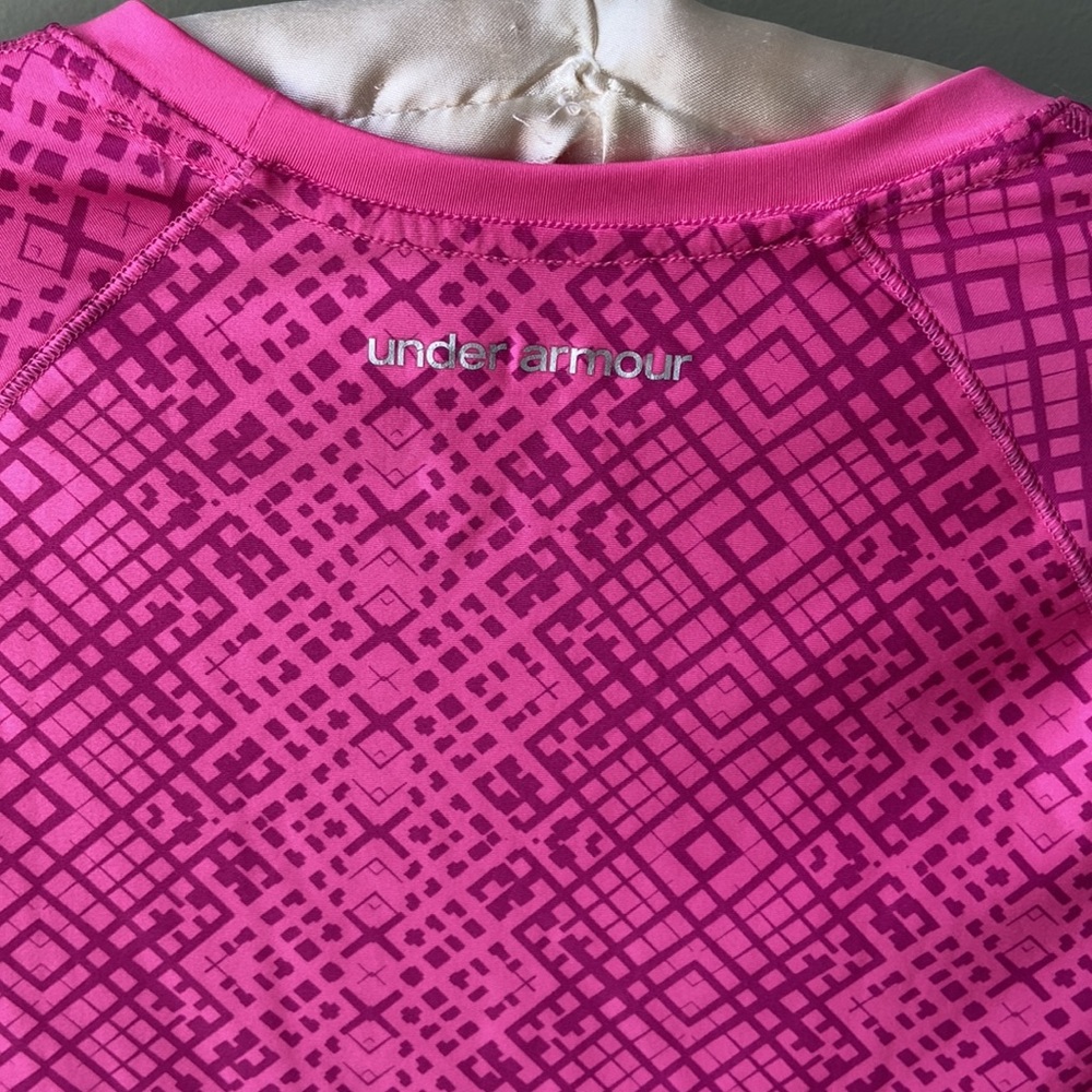 2 UNDER ARMOUR WORKOUT TOPS - Picture 11 of 11